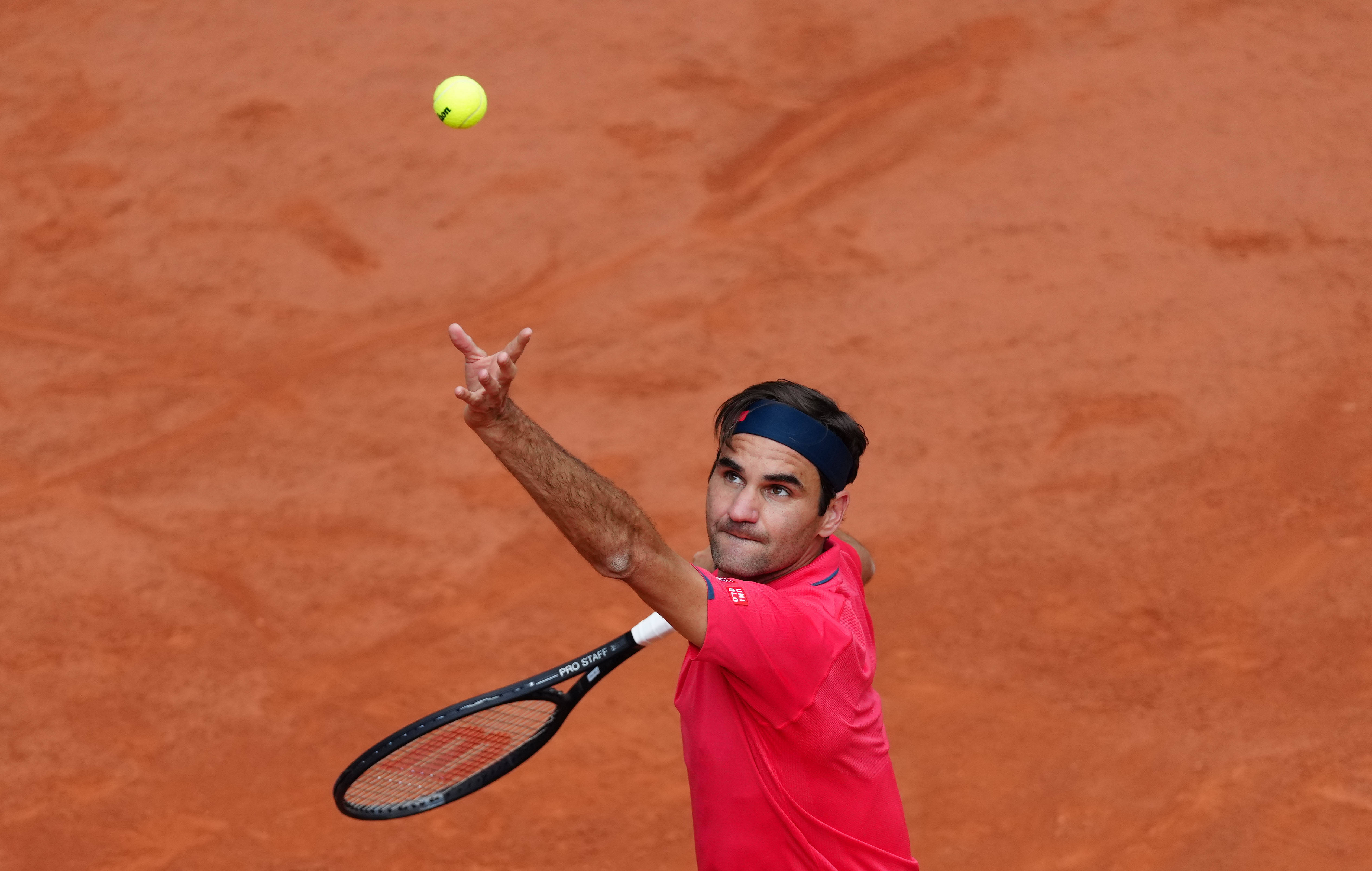 kaiyun sports官方认证网站包含费德勒在利物浦比赛中战术调整，突破纪录引发热议！的词条