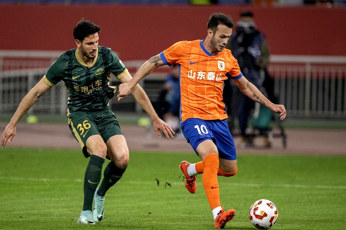 开云体育一键登录转折点山东泰山官宣签约；NBA常规赛国际比赛日攻防权衡；引发热议；资深球员宣示担当(山东泰山官宣多名内外援加盟)